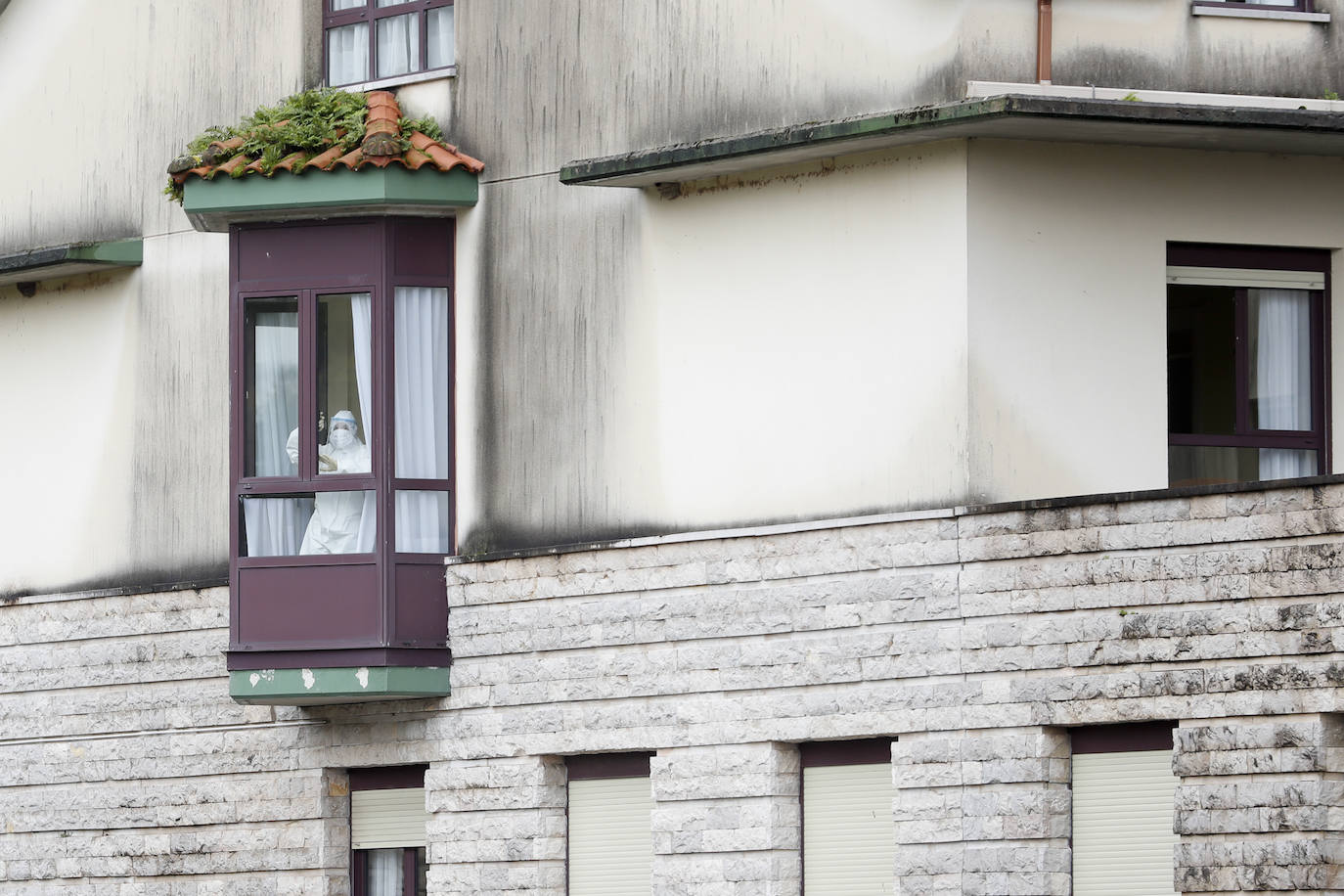 El centro ha derivado a los residentes afectados a Suances y ha habilitado una planta entera para los nuevos contagios que puedan registrarse 