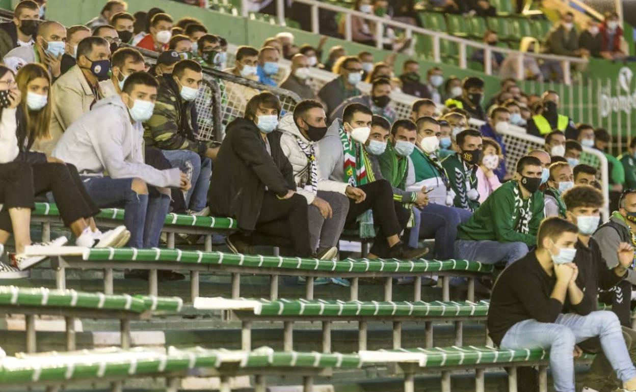 Imagen de una de las gradas del Sardinero en el partido ante el Portugalete.