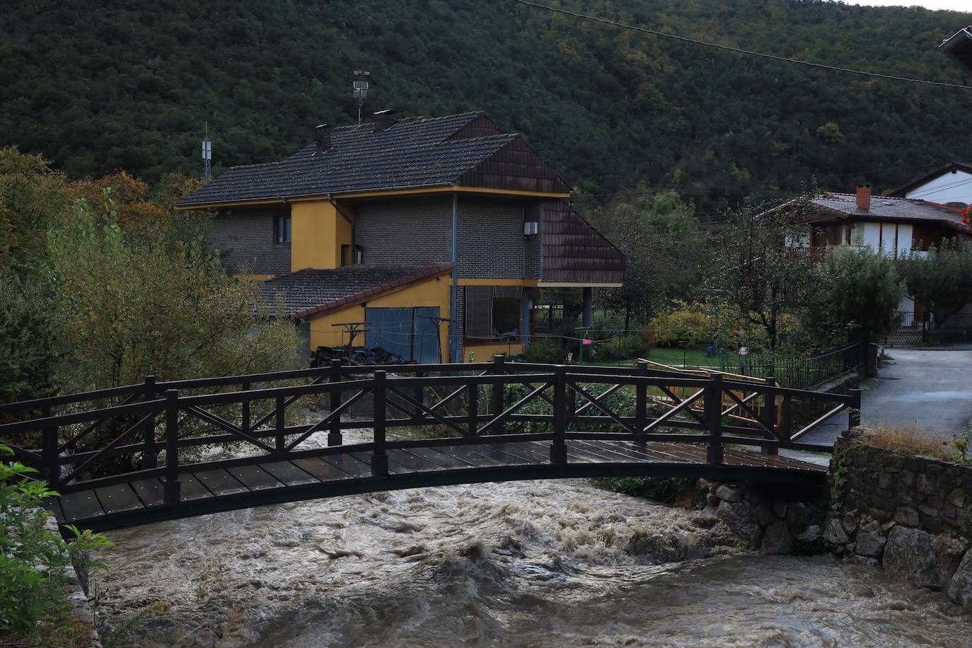 Fotos: Desbordamiento de los ríos Deva y Quiviesa en Liébana