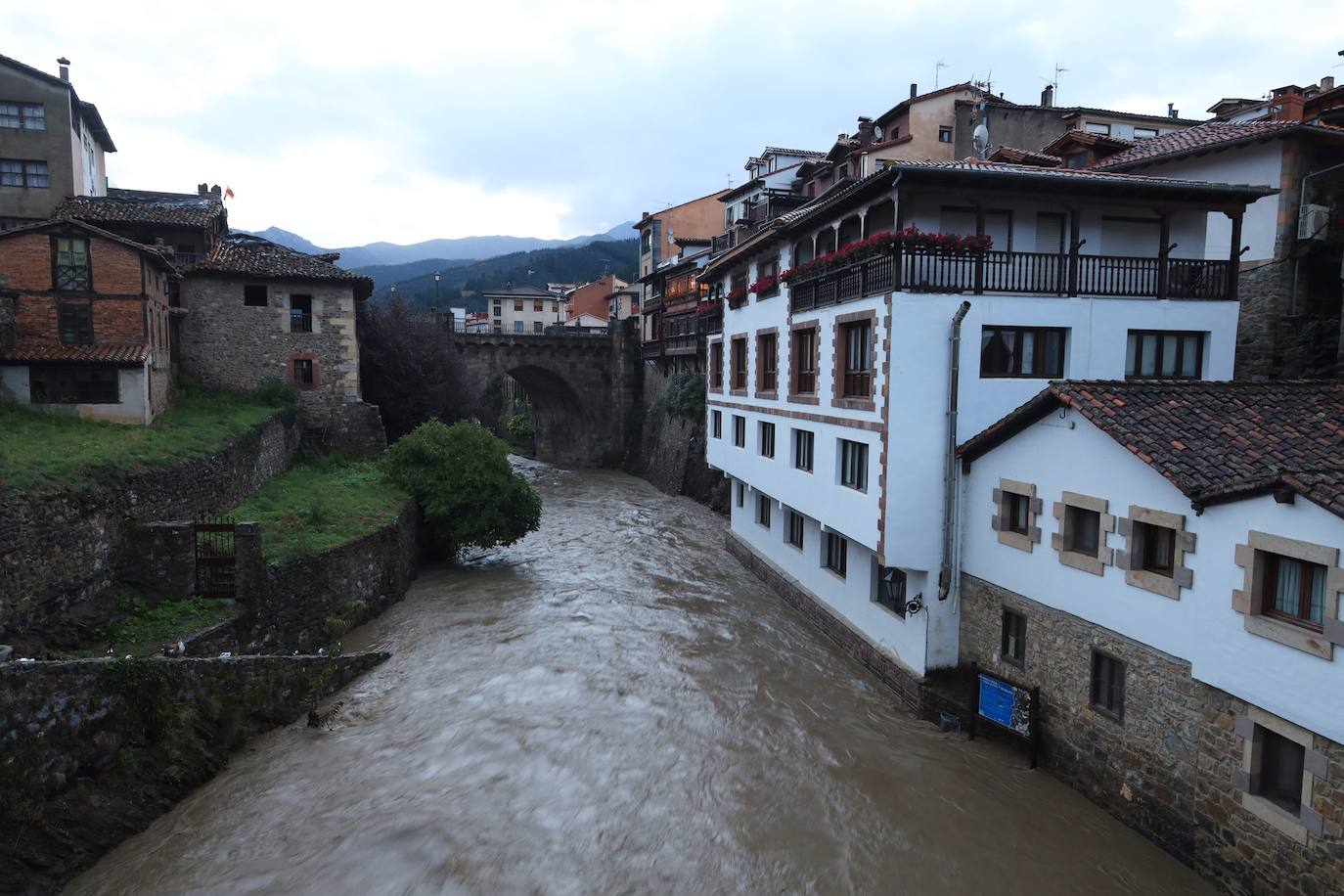 Fotos: Desbordamiento de los ríos Deva y Quiviesa en Liébana