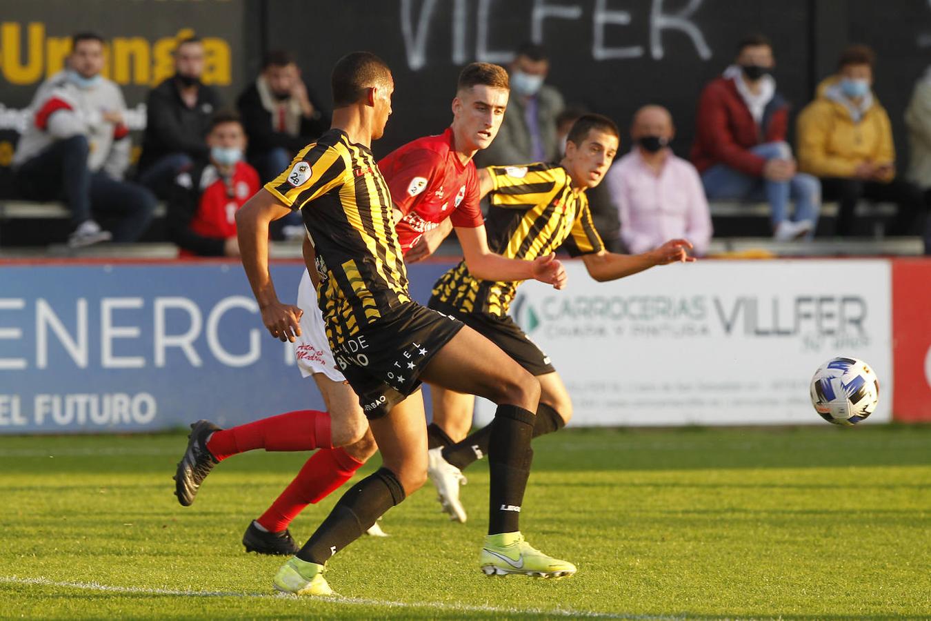 El equipo pejino ganó ante sus aficionados en el regreso del fútbol de Segunda B a los canpos de San Lorenzo