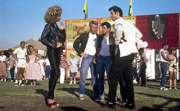 Las cazadoras de cuero y los tupés generaron furor entre los chicos tras 'Grease'.