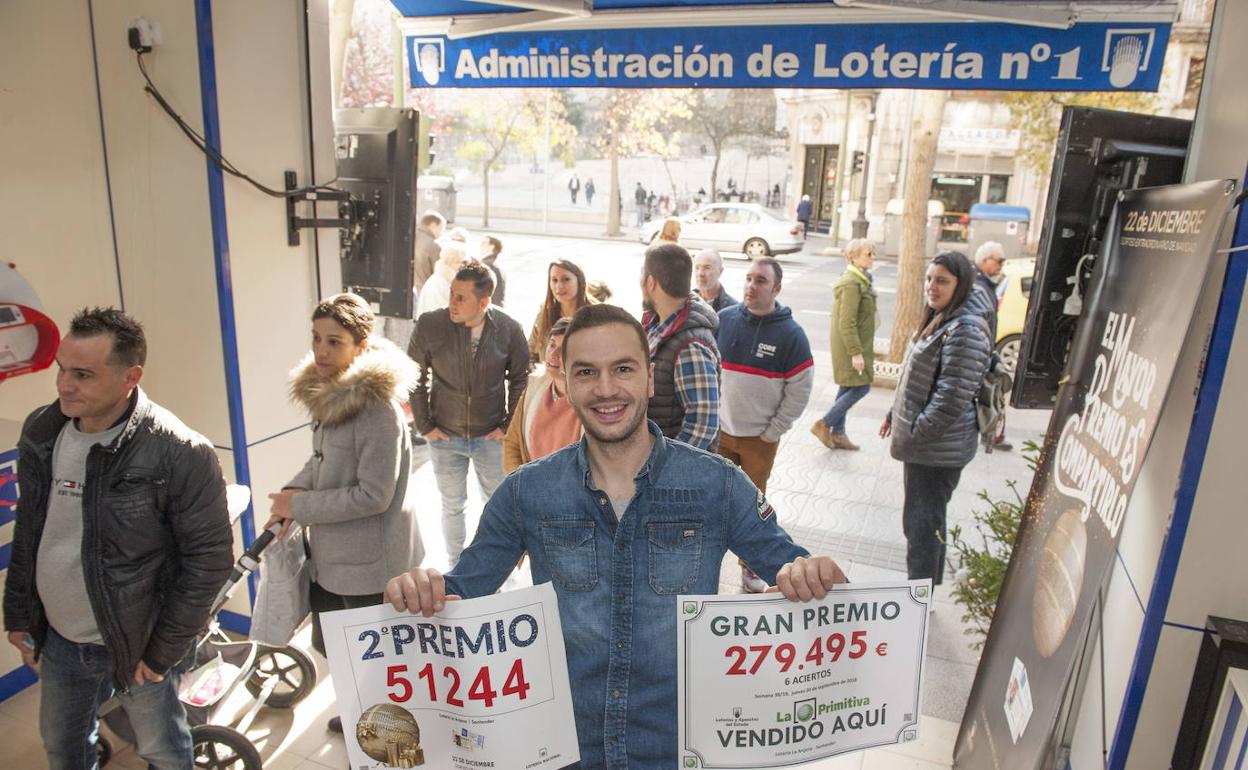 Marcos Arrabal Horga, de la Administración número 1 de Santander, cuando repartió millones en la capital con un segundo premio de Navidad.