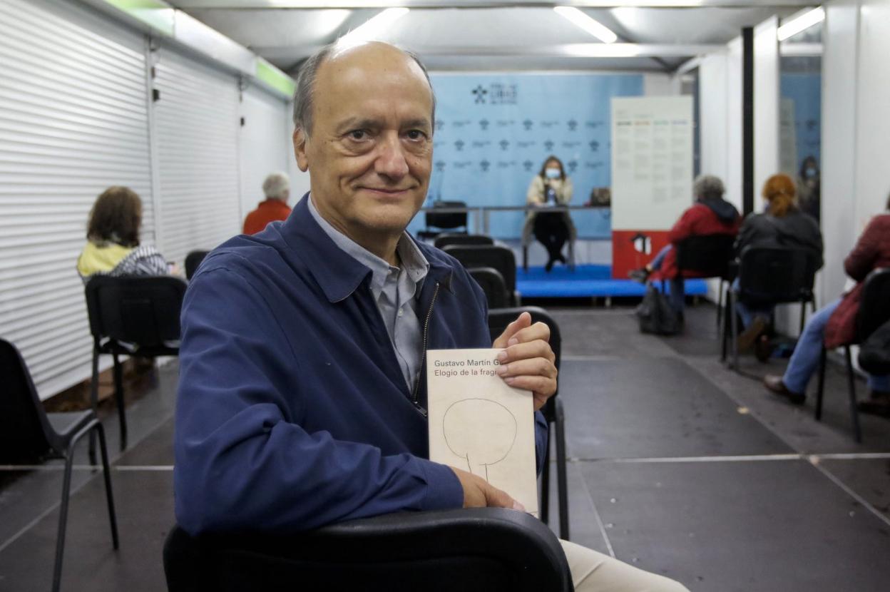 Gustavo Martín Garzo regresa este viernes a Santander con una recopilación de textos suyos relacionados con la literatura.