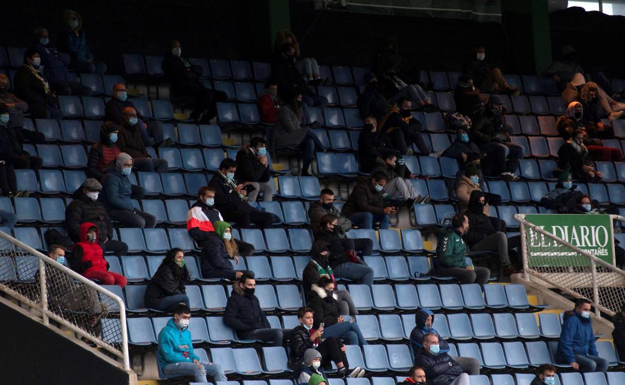 Sanidad cierra los Campos de Sport y el Racing-Alavés B se jugará sin público