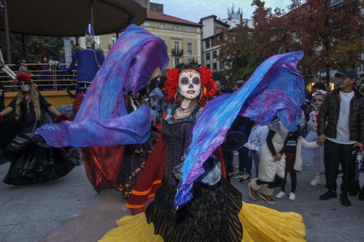 Uno de los desfiles celebrados el pasado año por el centro de la ciudad con motivo de la festividad de Halloween. 