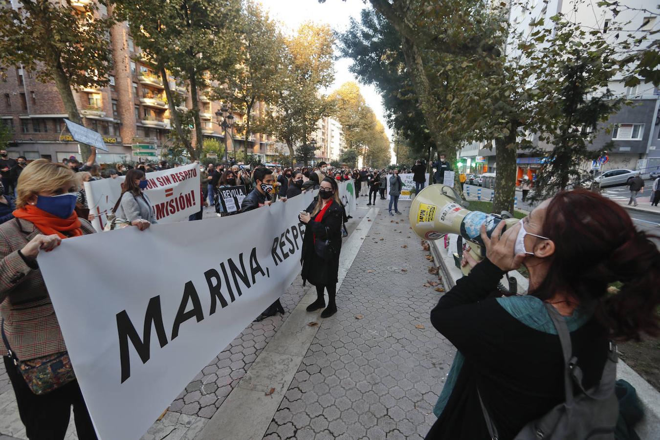 Han protestado ante la sede de la Consejería de Educación por la medida «impresentable» que ha tomado el Gobierno cántabro de forma «unilateral»