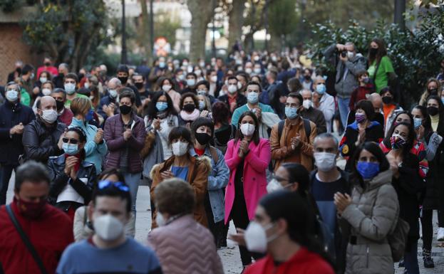 Galería. Un momento de la protesta celebrada este viernes en Santander.