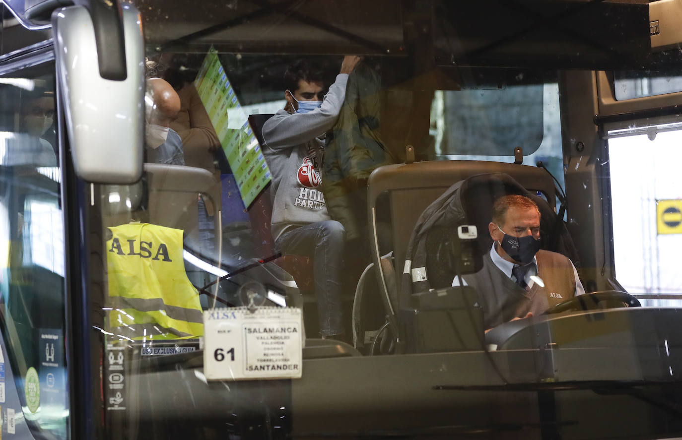 Primeros controles y escasos pasajeros en aeropuerto y estaciones durante el primer día con restricciones de movilidad en Cantabria