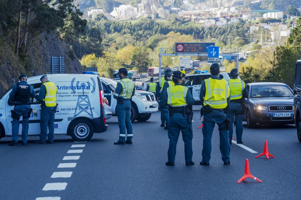 Alrededor de 30 agentes participaron en el dispositivo de ayer en Saltacaballo. Hasta el 9 de noviembre se repetirán por toda la región.