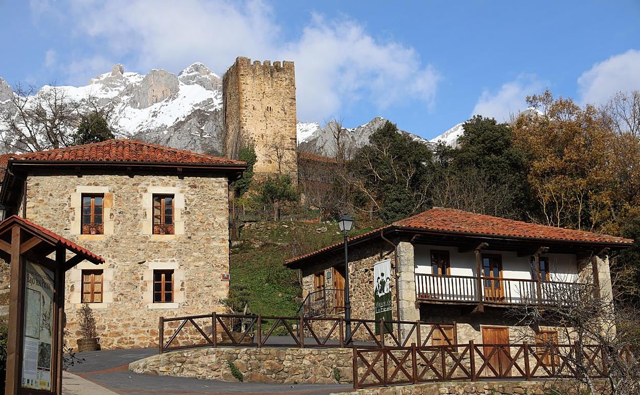 Localidad de Mogrovejo con su torre medieval 