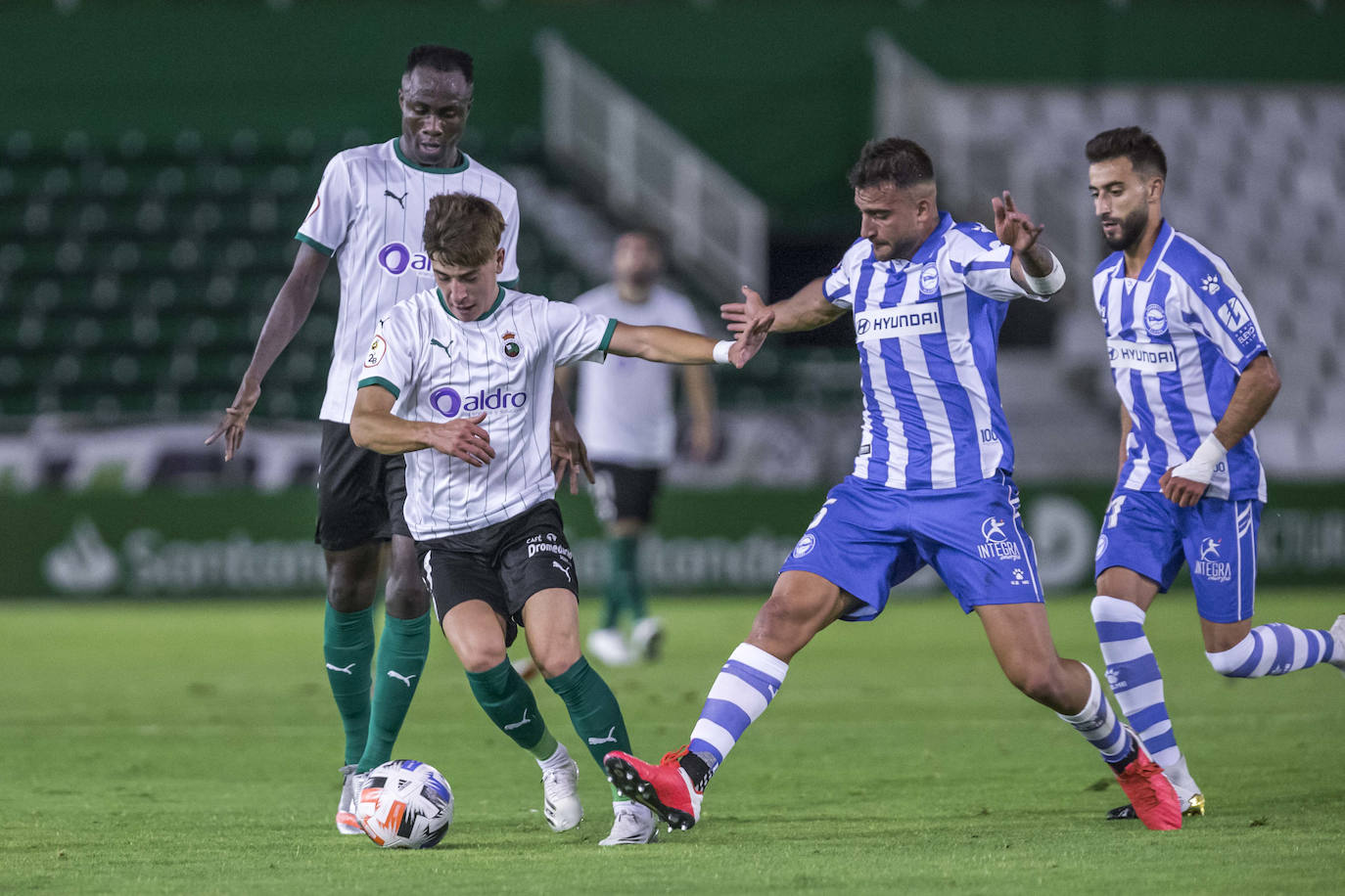 Fotos: Las mejores imágenes del Racing-Alavés B