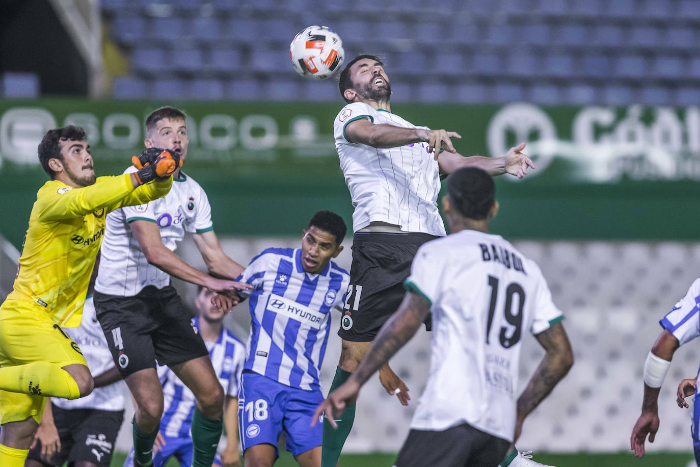 Fotos: Las mejores imágenes del Racing-Alavés B