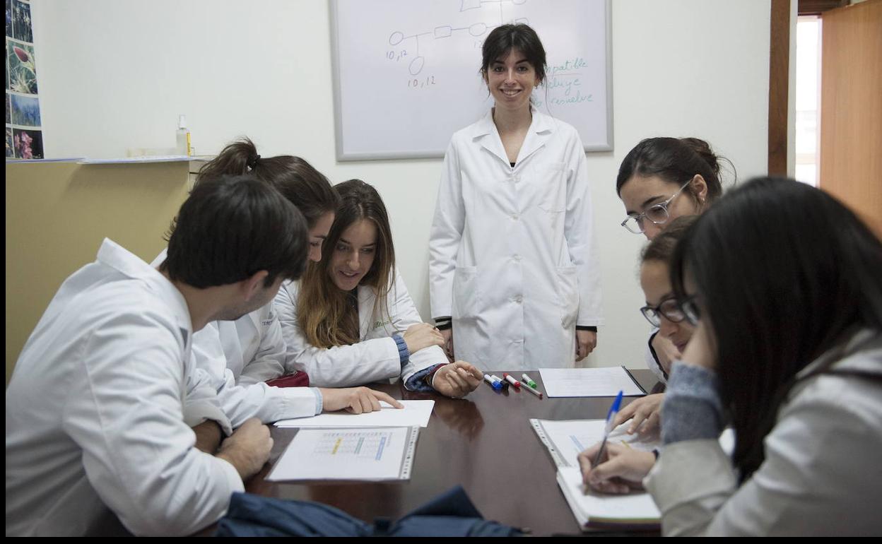 Imagen de archivo de una clase en la UC