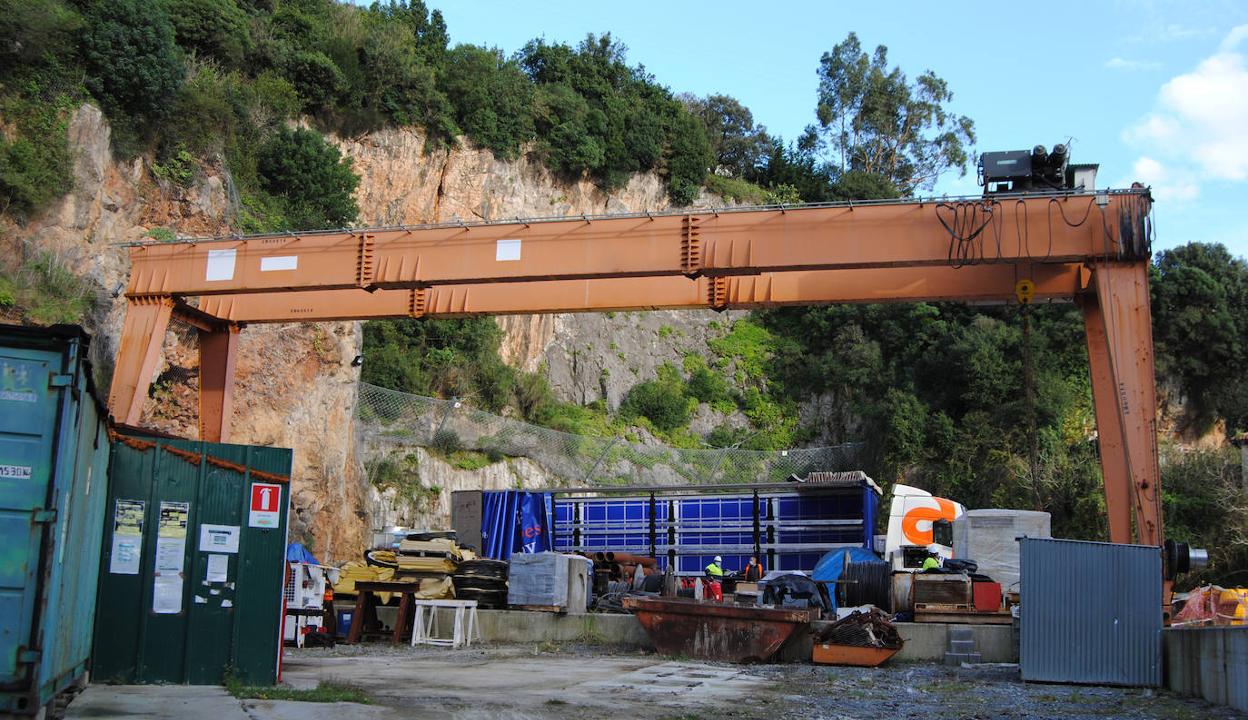 Acciona continúa estos días con los trabajos de retirada de la tuneladora que quedó atascada. 