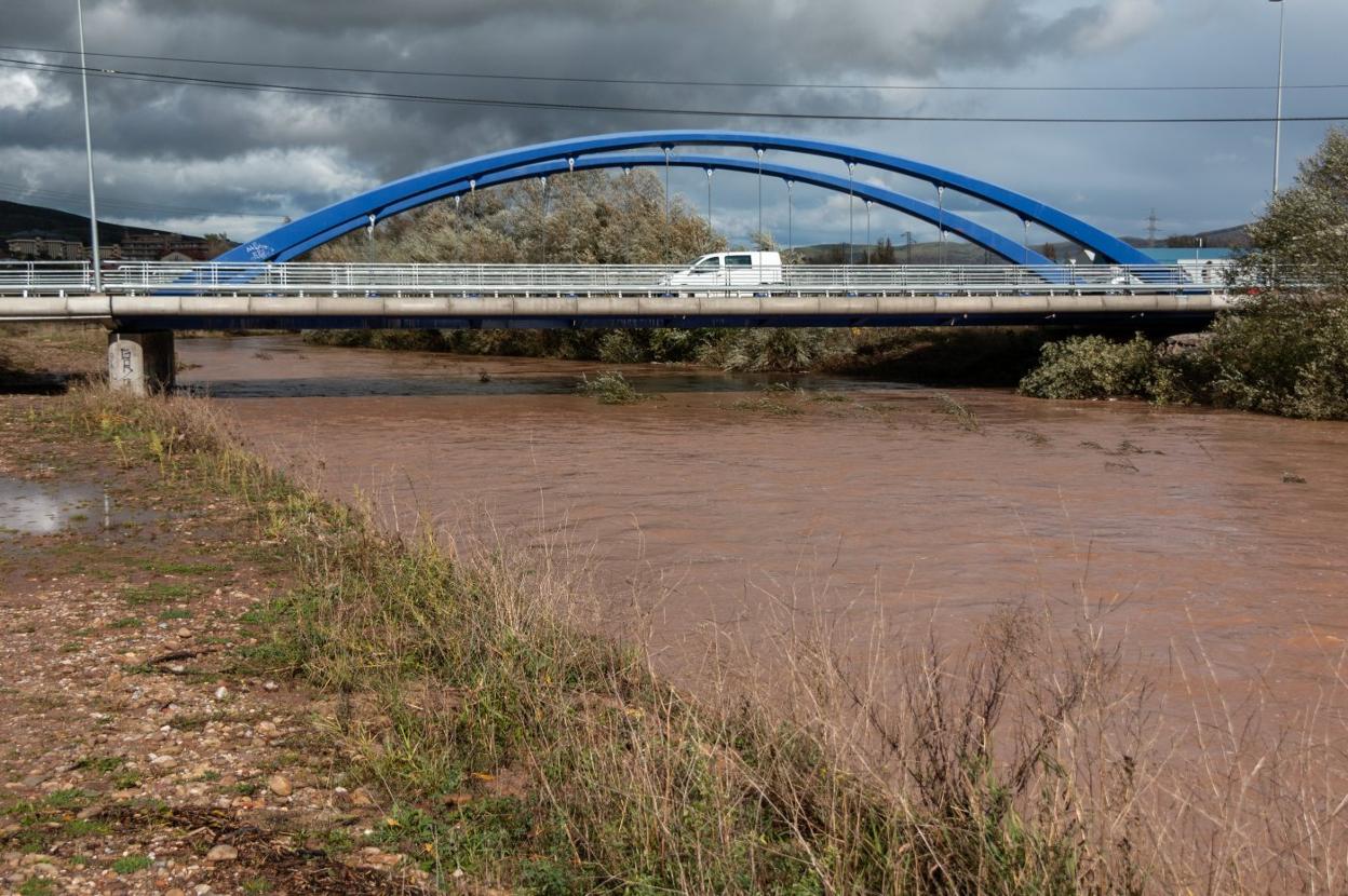 El puente nuevo de Reinosa, próximo a la confluencia con el Ebro, es el más estrecho de toda la cuenca baja del Híjar. 