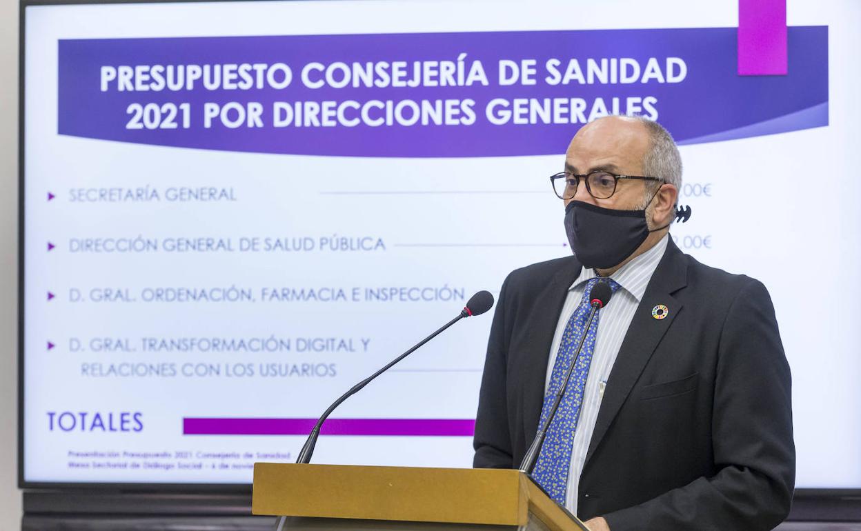 El consejero de Sanidad, Miguel Rodríguez, durante la presentación del presupuesto.