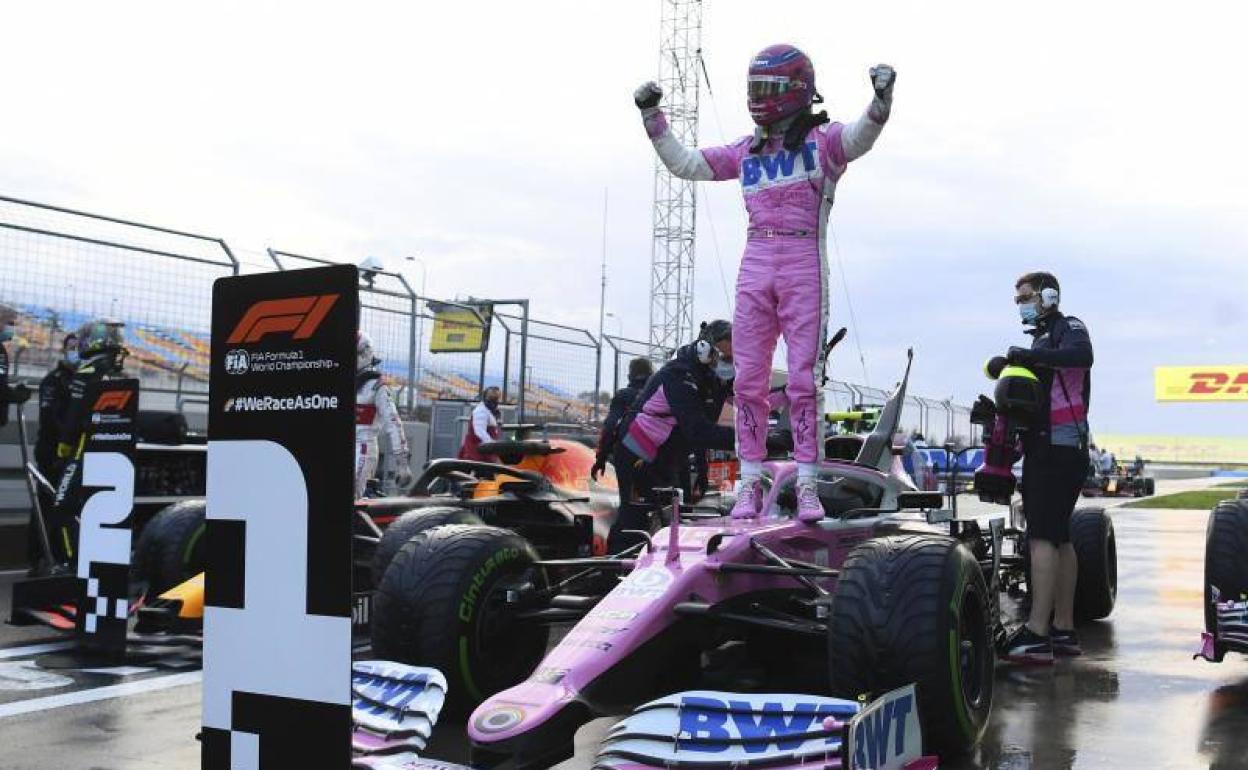 Lance Stroll celebra la primera 'pole' de su vida en Estambul.