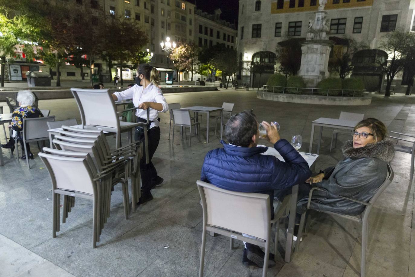 El toque de queda dejó vacias las calles de Santander