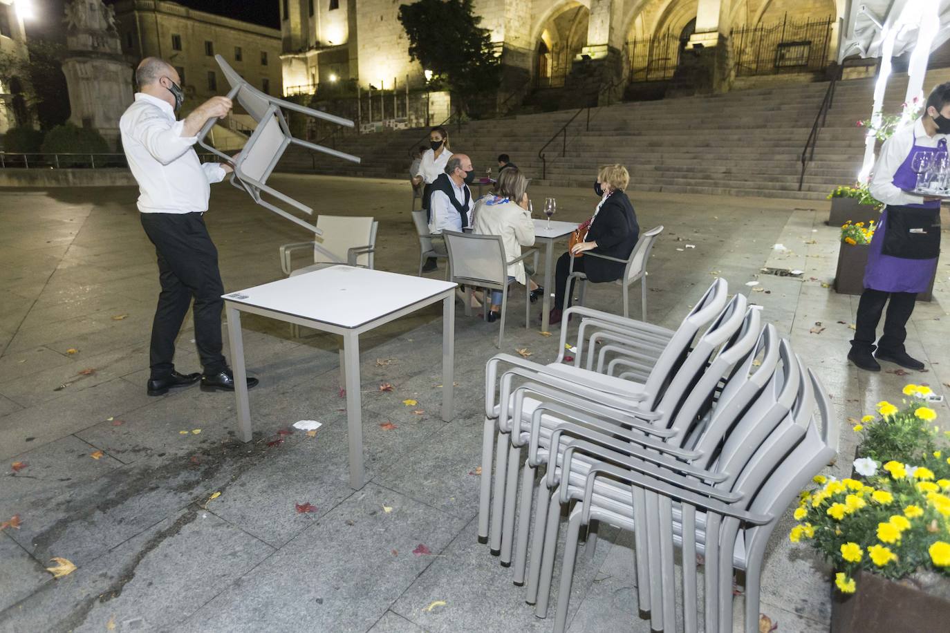 El toque de queda dejó vacias las calles de Santander