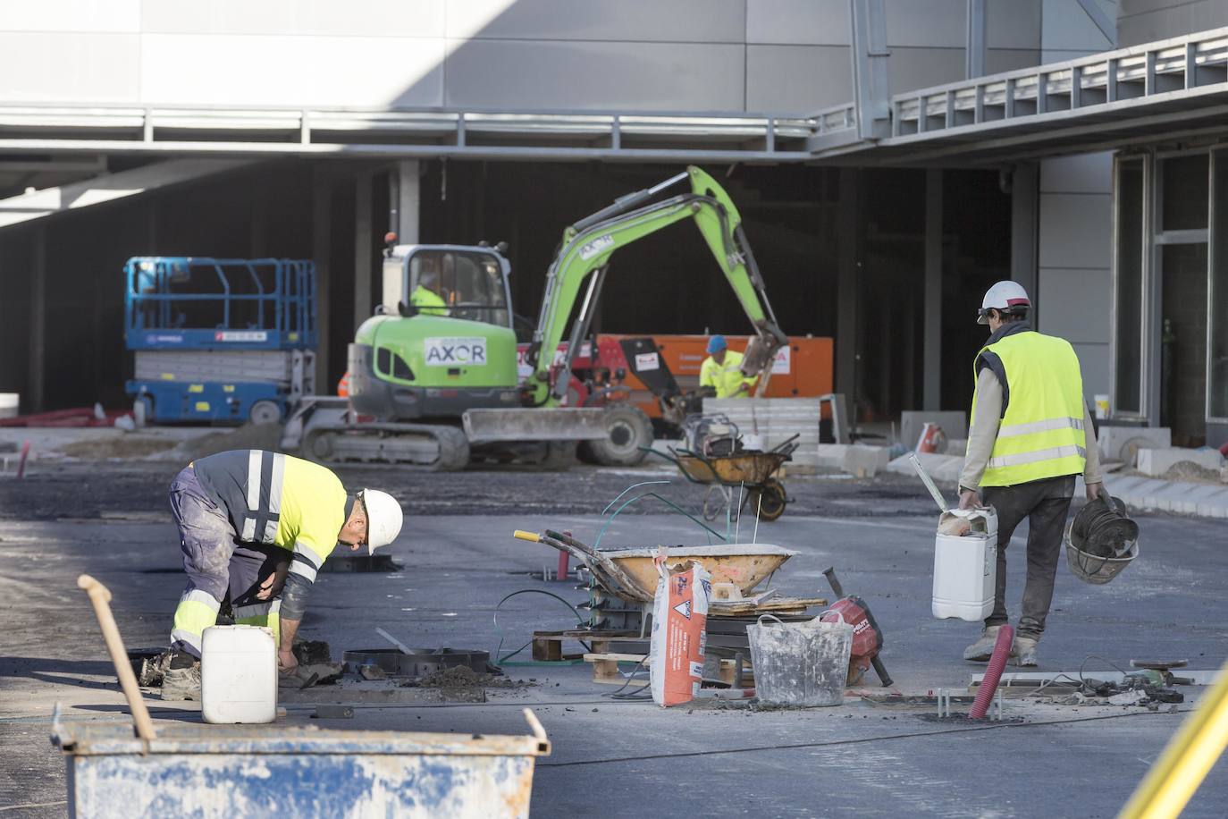 El centro comercial Bahía Real última los preparativos para abrir en tres semanas 