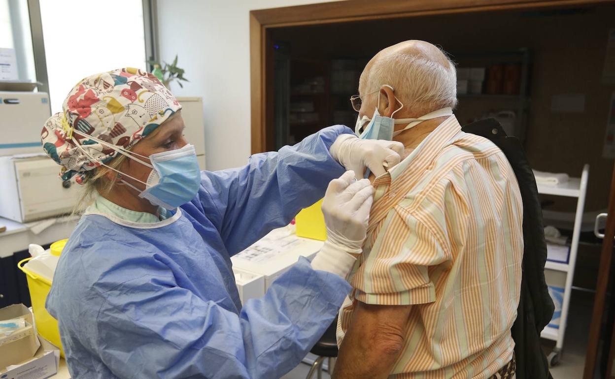 Enfermería replica a Sanidad: no les llegan vacunas contra la gripe