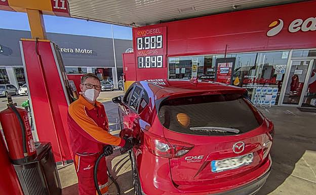 Las gasolineras pierden un 50% de ventas con los límites a la movilidad 