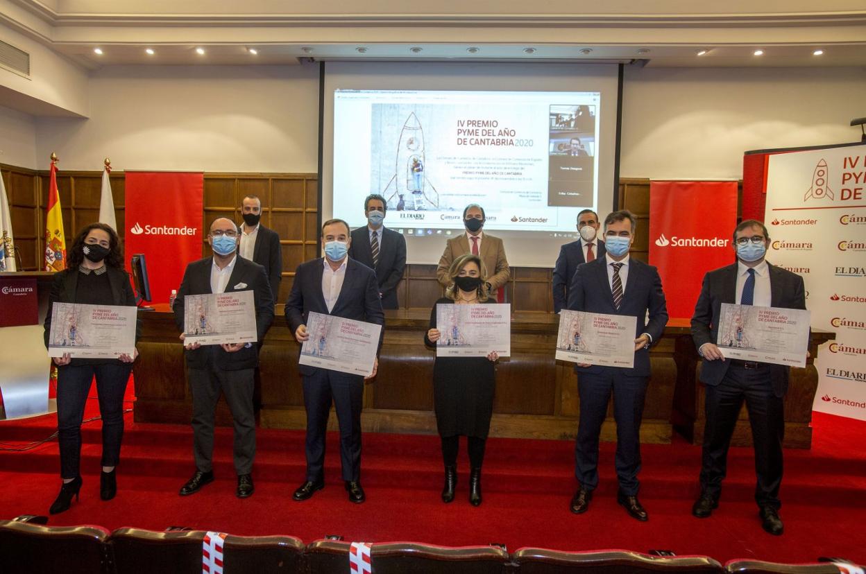 Detrás. Avelino Ordóñez, Francisco Martín, Modesto Piñeiro y Manuel Iturbe. Delante, Rosario Cruz, José María Fernández, José María Alonso. Olga Dasgoas, Carlos Cortijo y Manuel Vila. 