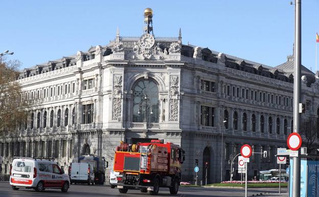 Edificio del Banco de España visto desde la glorieta de Cibeles 