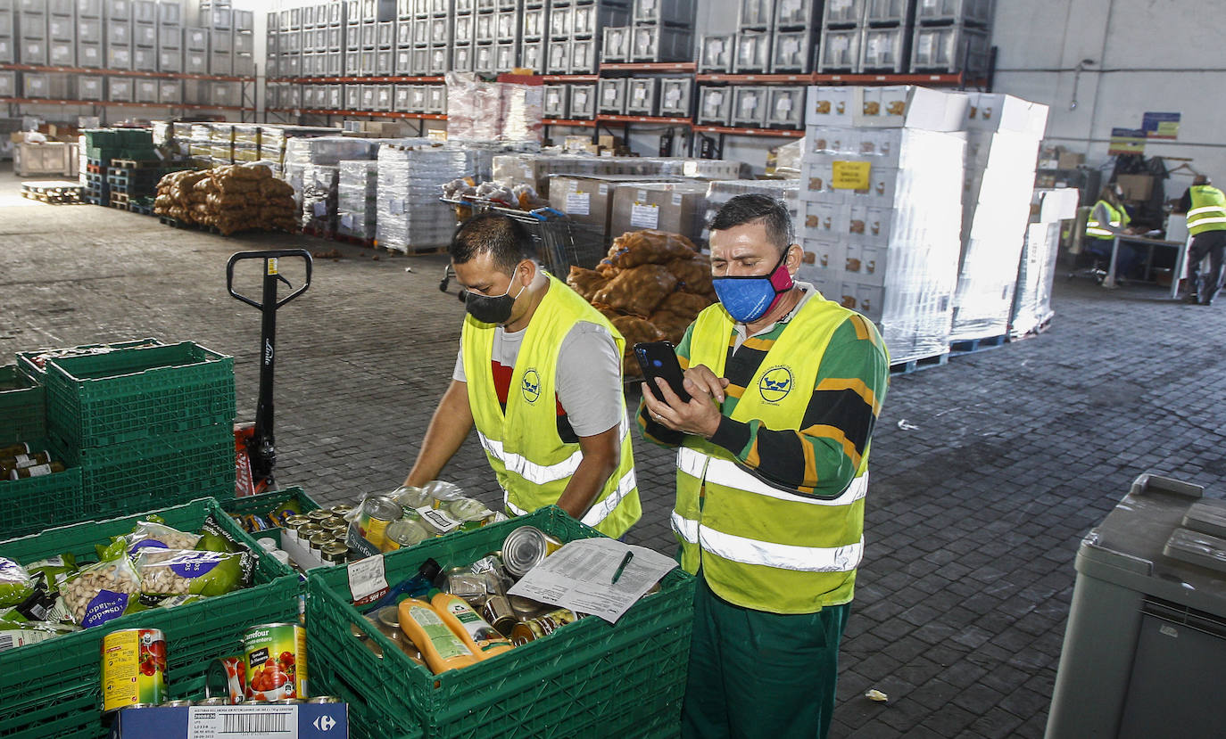 Ahora más que nunca urge llenar las estanterías del Banoco de Alimentos de Cantabria y por eso comienza una nueva campaña para la gran recogida