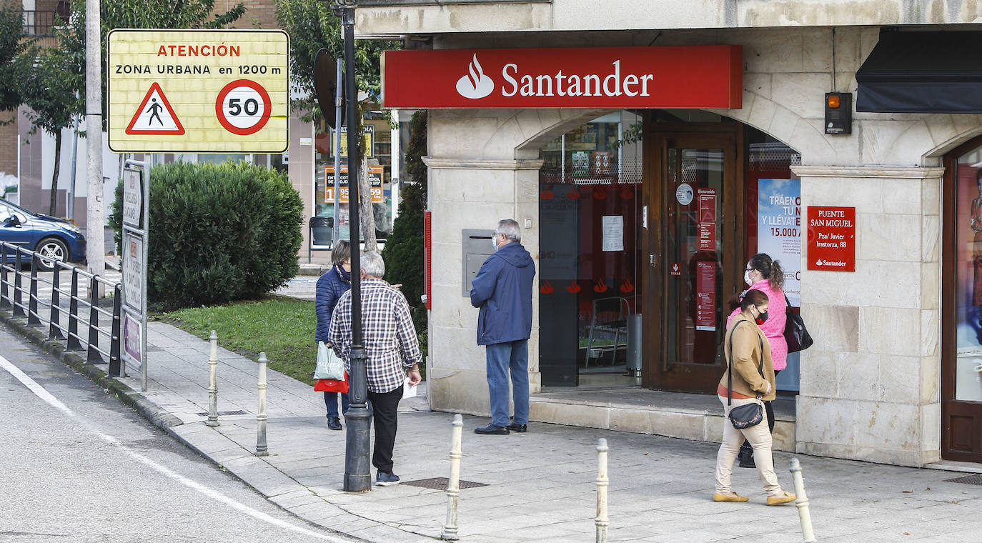 Los vecinos de Reocín siguen la recomendación de Salud Pública deautoconfinarse tras detectar un brote de covid-19 en Cerrazo.