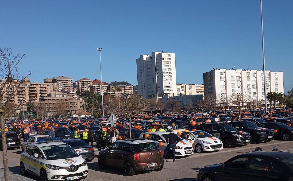 La protesta tuvo inicio y final en el aparcamiento del campo de fútbol de El Sardinero.