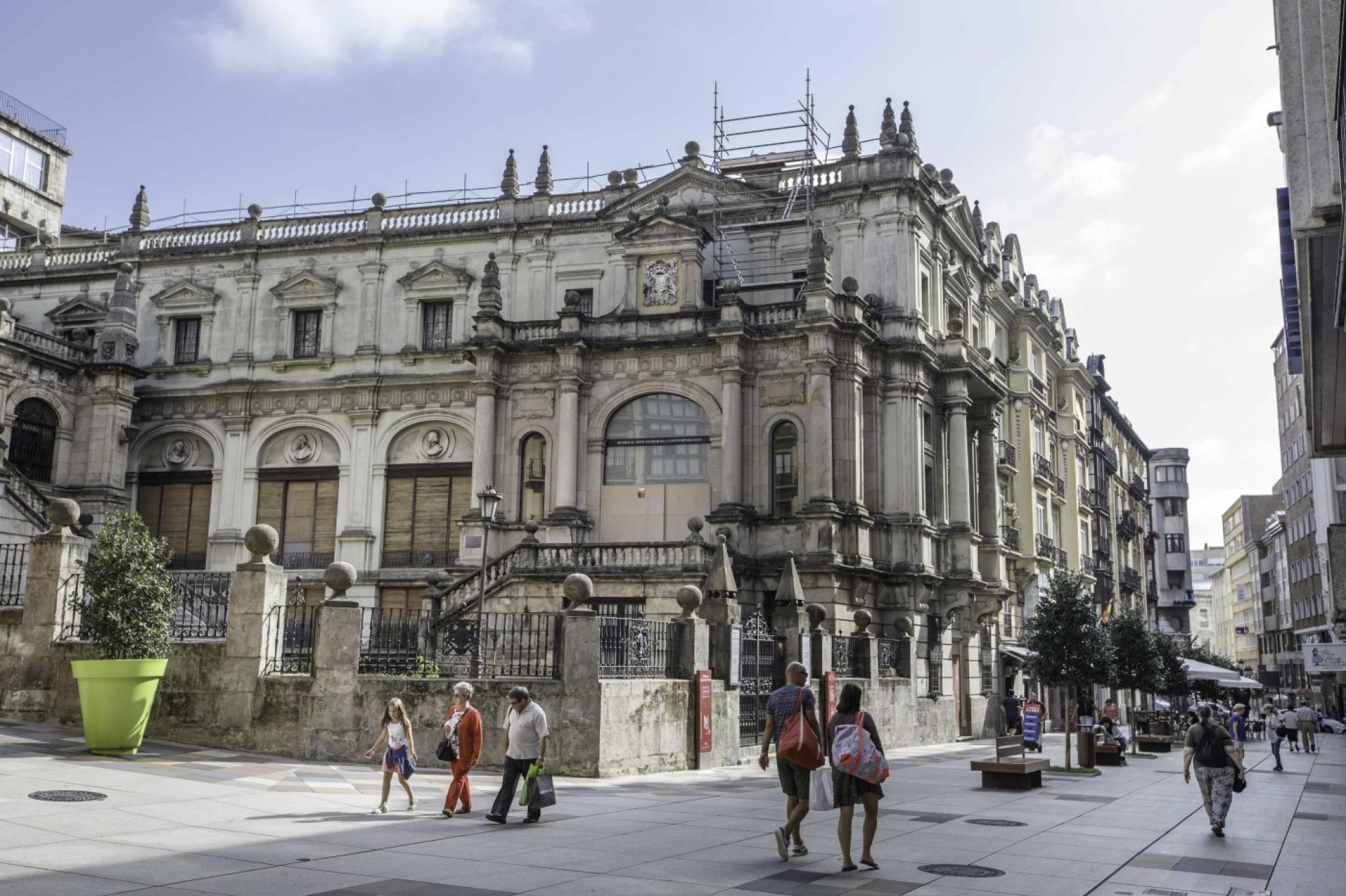 El edificio del antiguo Museo de Bellas Artes permanece cerrado a la espera de afrontar la esperada rehabilitación. 