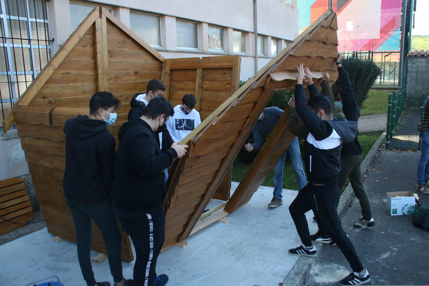 Construcción de una caseta de madera, cuyo diseño e instalación lo realizaron los alumnos de Formación Profesional Básica de ciclo de Madera del IES Ricardo Bernardo