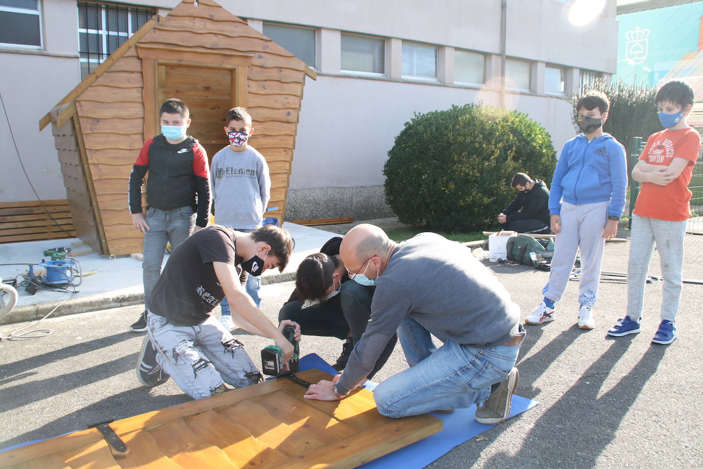 Construcción de una caseta de madera, cuyo diseño e instalación lo realizaron los alumnos de Formación Profesional Básica de ciclo de Madera del IES Ricardo Bernardo