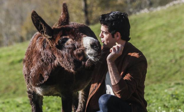 El actor Miguel Ángel Muñoz compatibiliza el rodaje del filme con el programa 'Como Sapiens'.