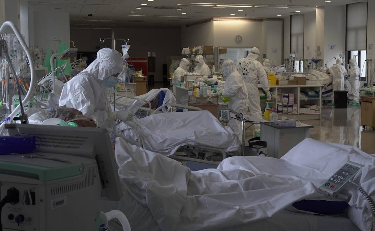 Cantabria reduce la presión hospitalaria y en UCI mientras la curva de contagios continúa su tendencia a la baja