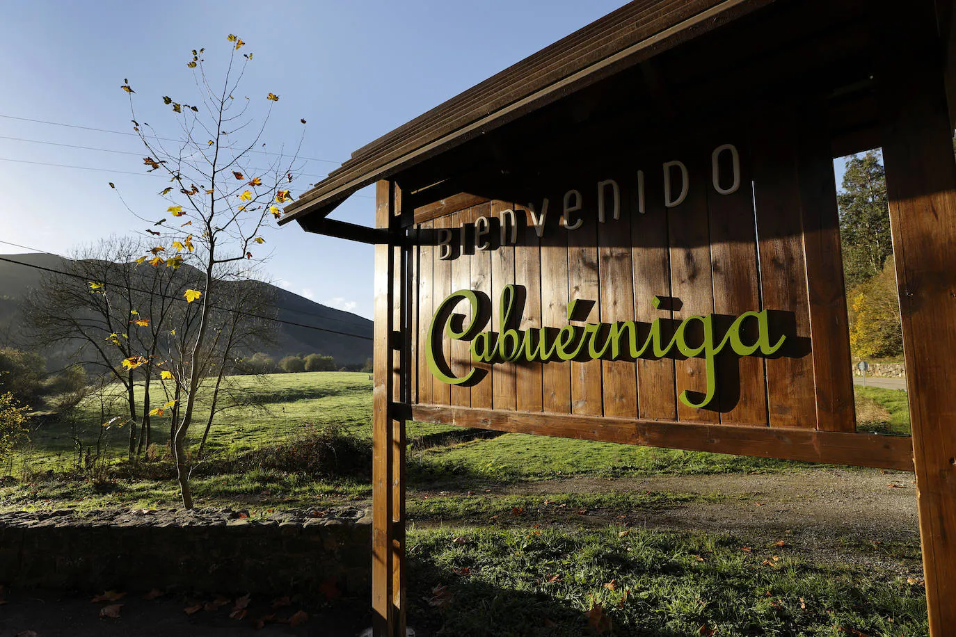 Con una extensión de cerca de 25.000 hectáreas, el Parque Natural del Saja-Besaya es el más extenso de Cantabria. El recorrido es un lujo para los sentidos, más aún en esta época del año que las de masas de hayas y robles están en pleno cambio de color. El recorrido es un lujo para los sentidos, más aún en otoño y ya ha venido algún temporal que proporcione agua a los ríos y arroyos. En gran parte del recorrido se escucha la música del río Argoza 