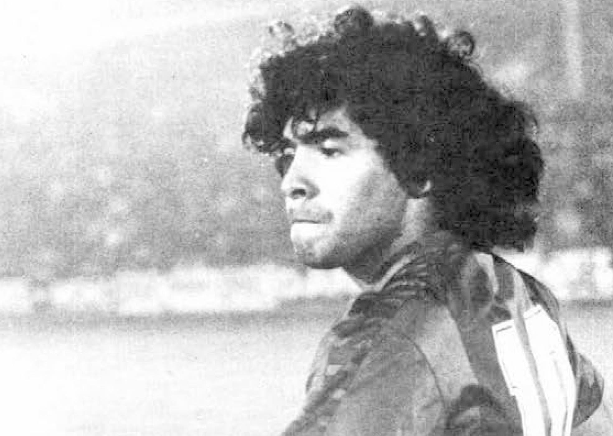 Maradona, el día de su 22 cumpleaños, en los viejos Campos de Sport. 