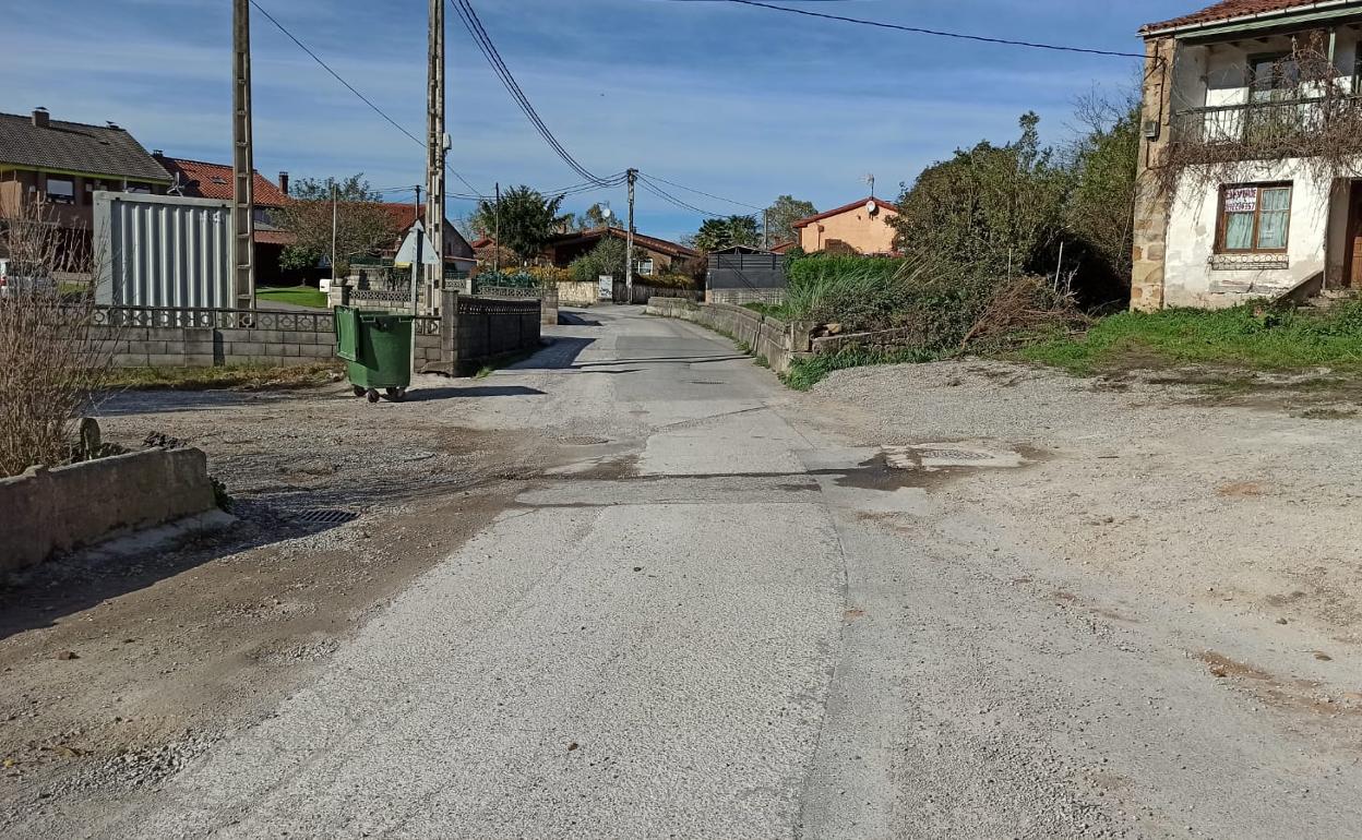 Estado del vial del barrio Sorribero de Renedo. 