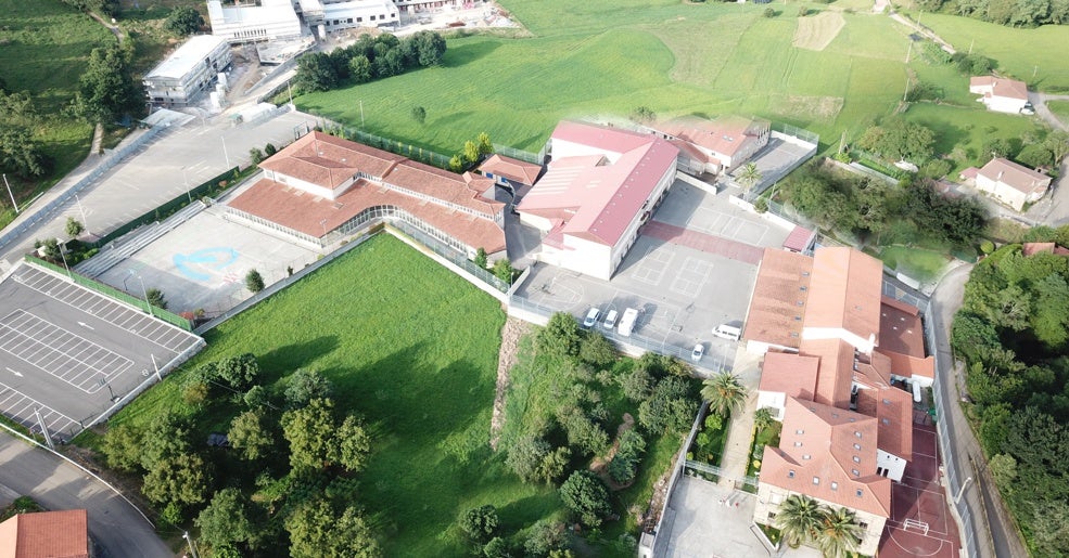 Instalaciones del Colegio Torreánaz vistas desde el aire.