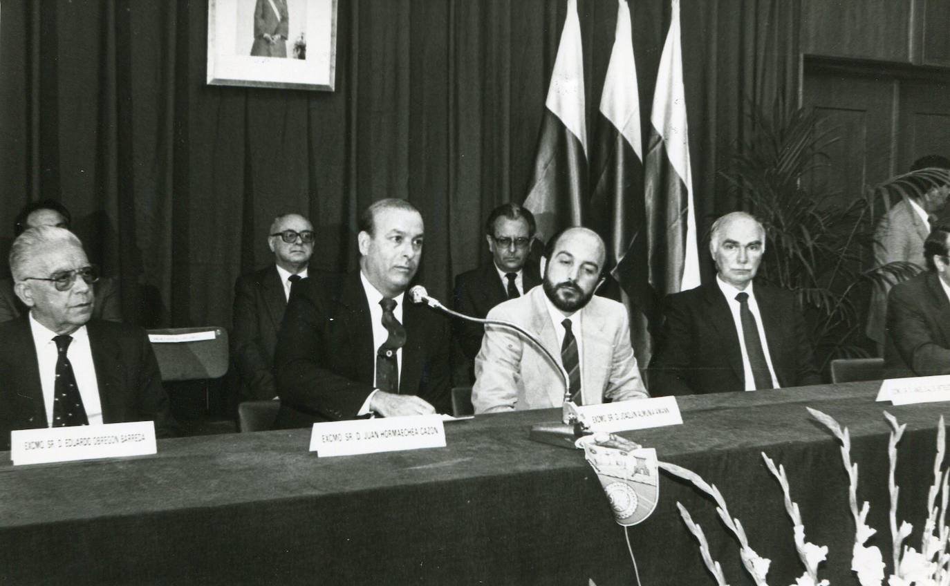 1987. De izquierda a derecha, Eduardo Obregón, Juan Hormaechea, Joaquín Almunia y Ángel Díaz de Entresotos.