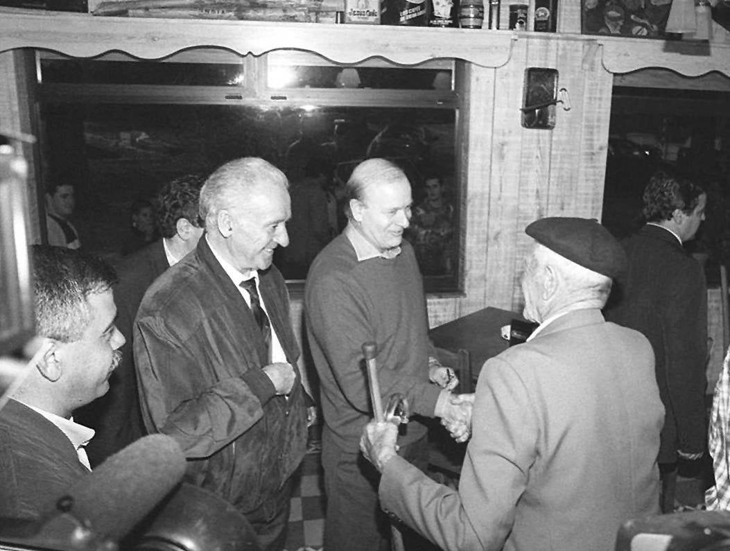 1999. Vicente de la Hera y Juan Hormaechea en un acto electoral de UPCA en Villacarriedo