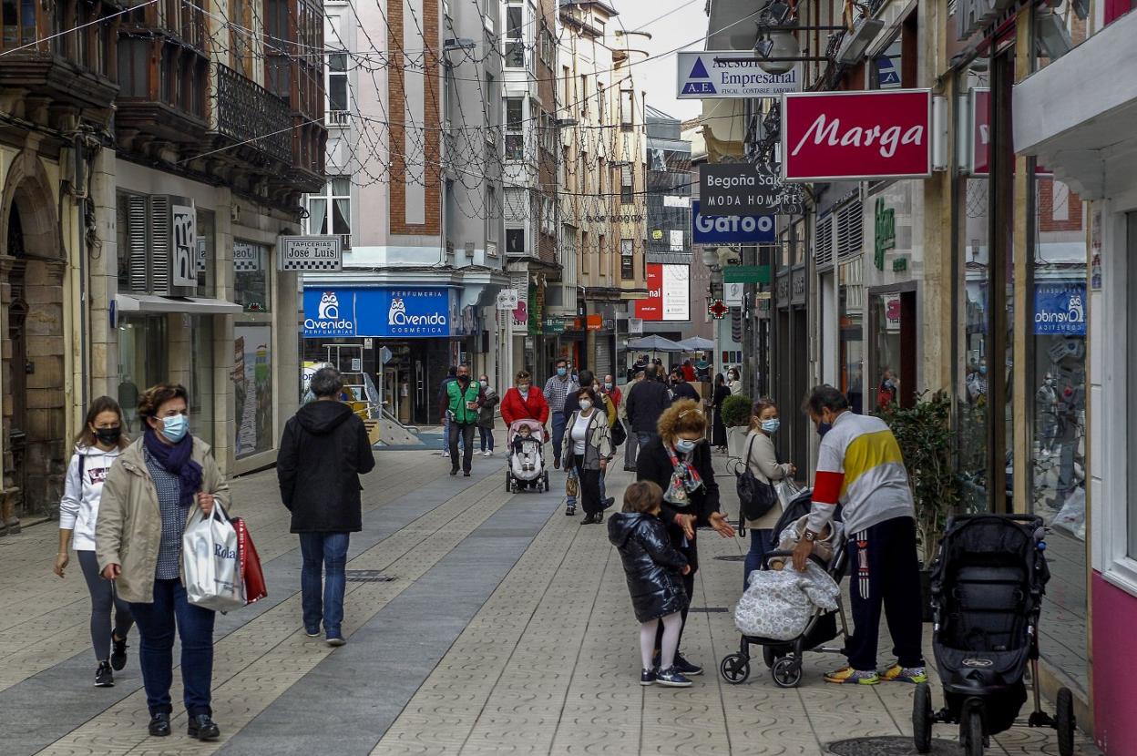 Vista de la calle Serafín Escalante, una de las principales arterias comerciales de la ciudad. 