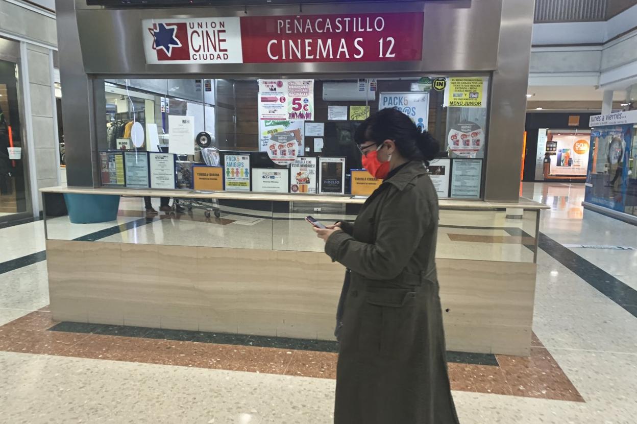 Las taquillas del cine, cerradas desde el inicio de la crisis sanitaria, volverán a abrirse esta tarde. 