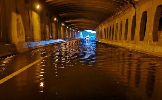 Las incesantes lluvias inundan el túnel de La Albericia