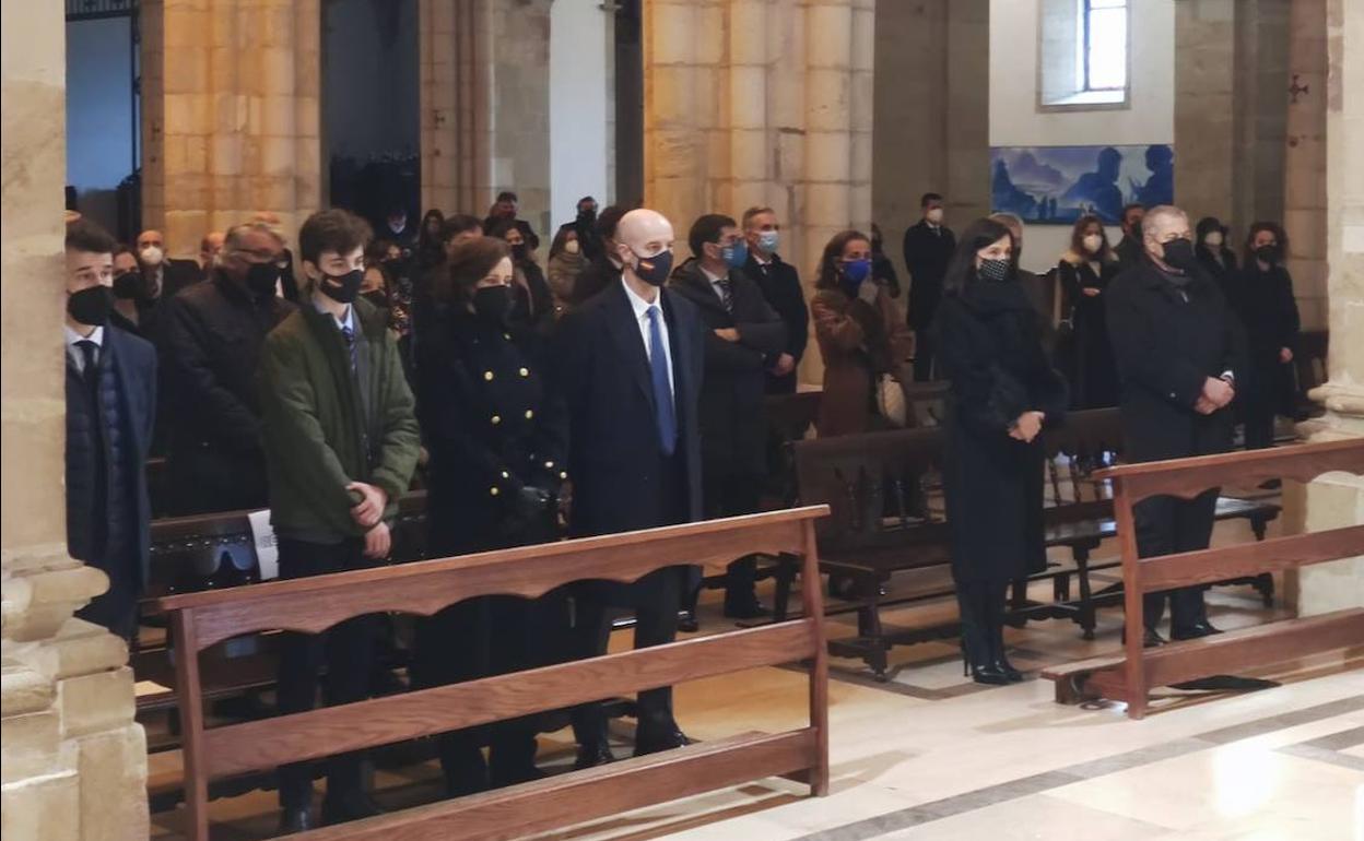 La misa se ha celebrado este lunes en la Catedral de Santander.