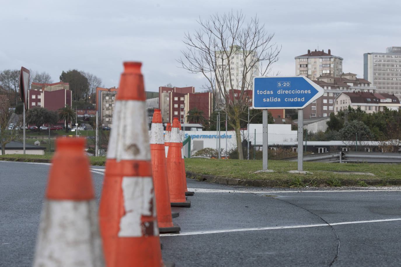 El túnel de la autovía S-20 a la altura de La Albericia se ha cortado totalmente al tráfico a primera hora de la mañana por una inundación debido a las fuertes lluvias de esta noche en Santander.