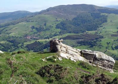 Imagen secundaria 1 - Cabañas en zona de Rasillo y Cotero de Lobos y el valle de Villafufre y sierra de La Matanza 