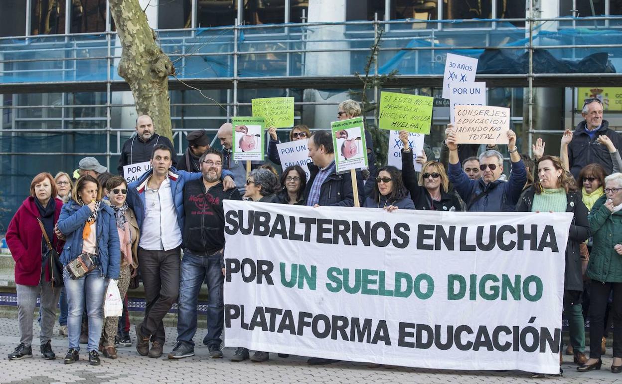 Los 3.500 empleados laborales de la Administración regional tendrán mejoras salariales y de jornada